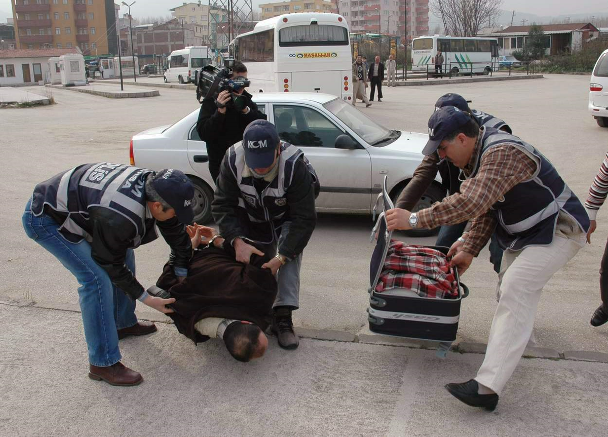 Zehir Tacirlerine 20 Bin Baskın