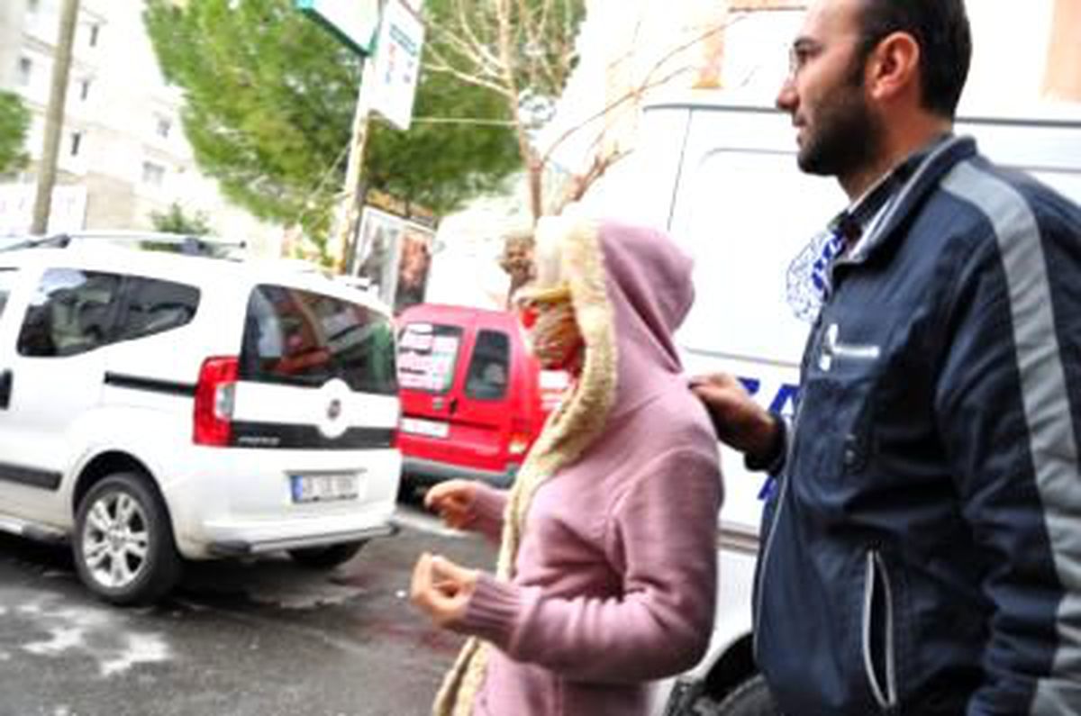 6 Aylık Bebeğiyle Yankesicilik Yaparken Yakalandı