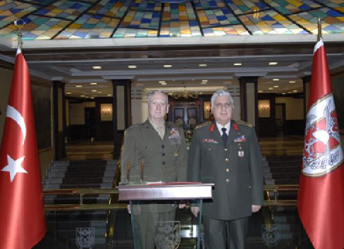ABD'li Komutan, Orgeneral Özel'i Ziyaret Etti