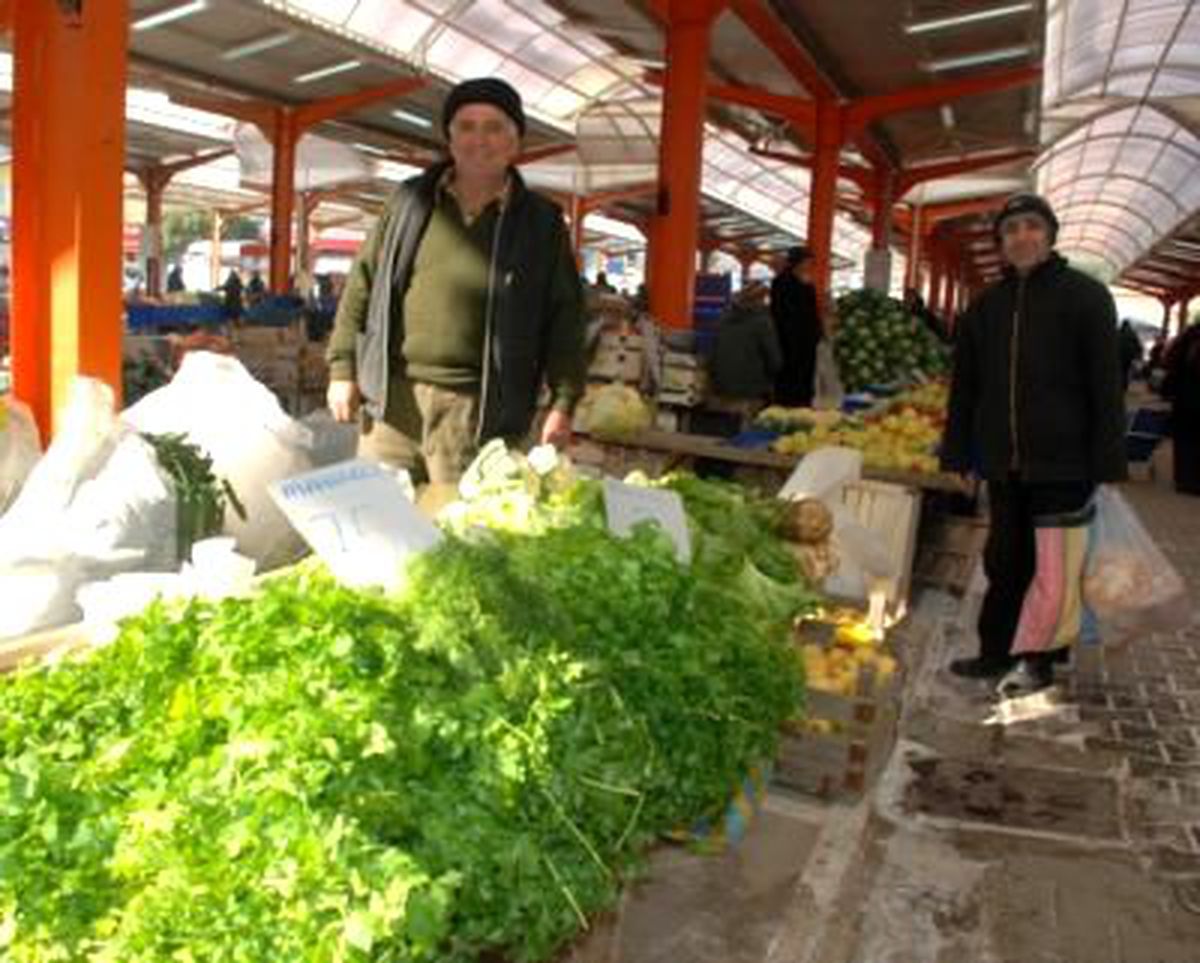 Adapazarı\'nda Sebze ve Meyve Fiyatları