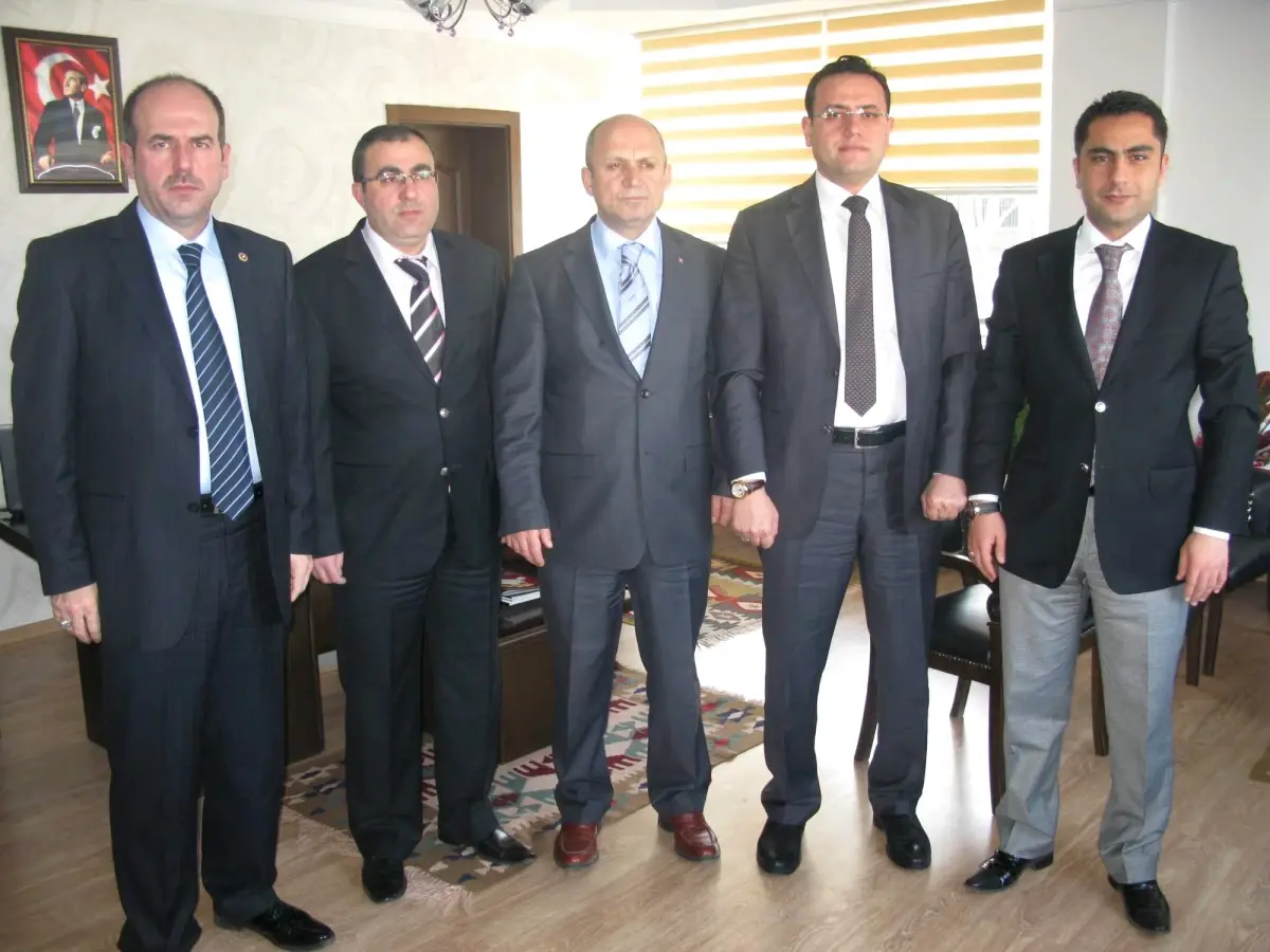 AK Parti Milletvekillerinden Gençlik Hizmetleri ve Spor İl Müdürü\'ne Ziyaret