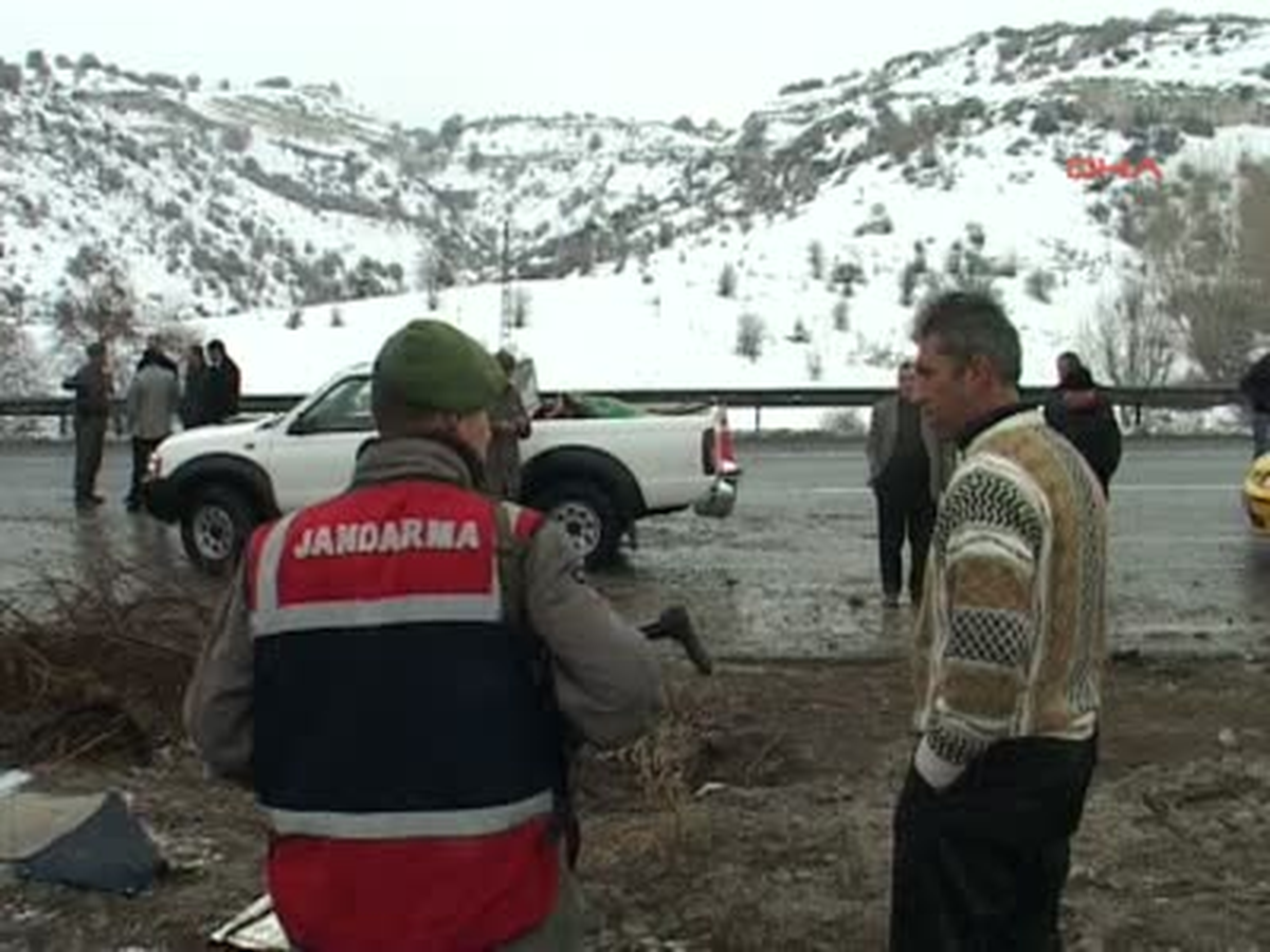 Yolcu Otobüsü Kaza Yaptı