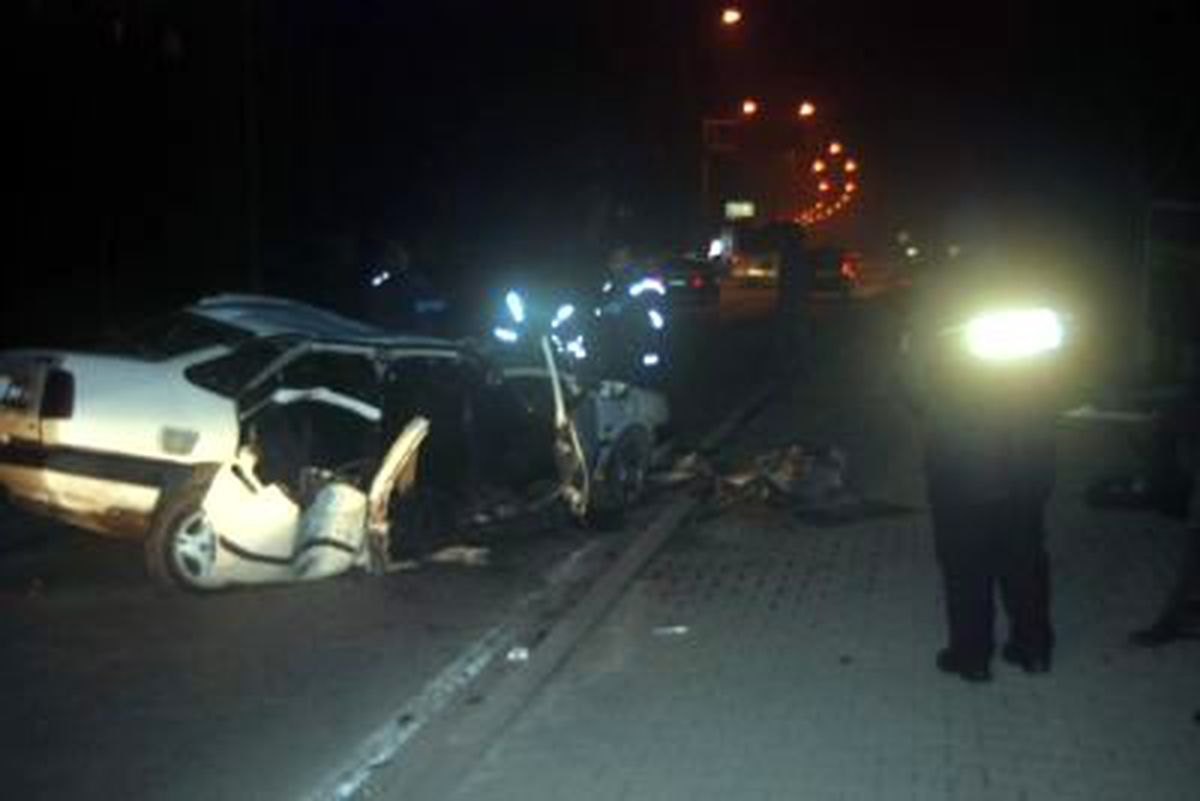 Balıkesir\'de Trafik Kazası: 1 Ölü, 2 Yaralı