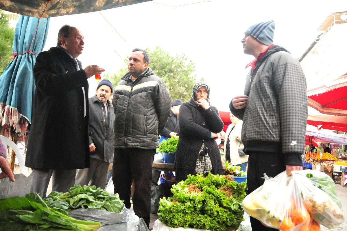 Başkan Burma, Pazar Esnafını Gezdi