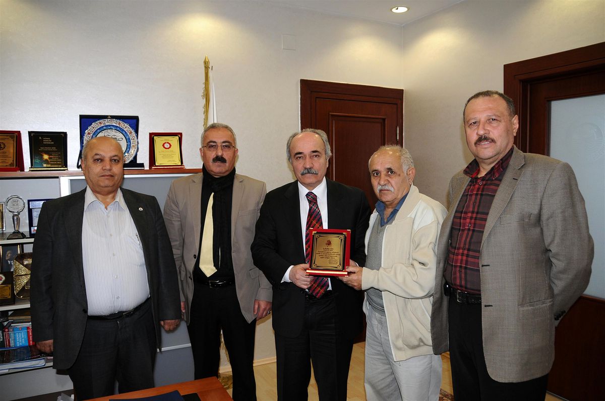Başkan Genç'e Teşekkür Plaketi