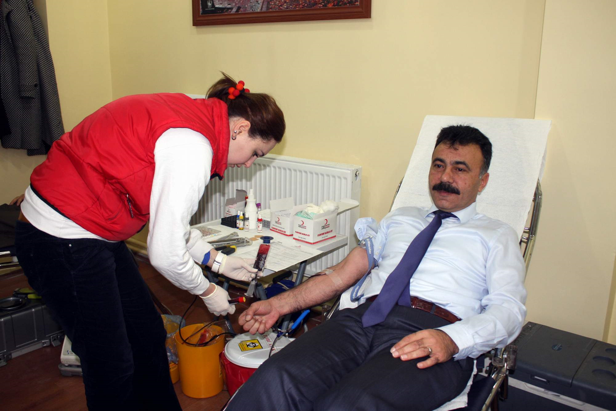Belediye Personeli Kızılay'a Kan Bağışladı