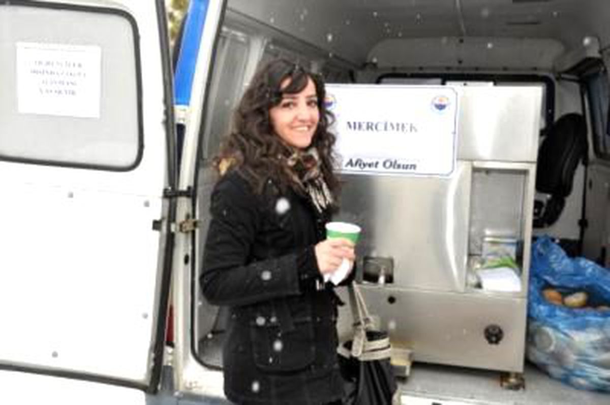 Belediyeden Üniversitelilere Sabahları Sıcak Çorba