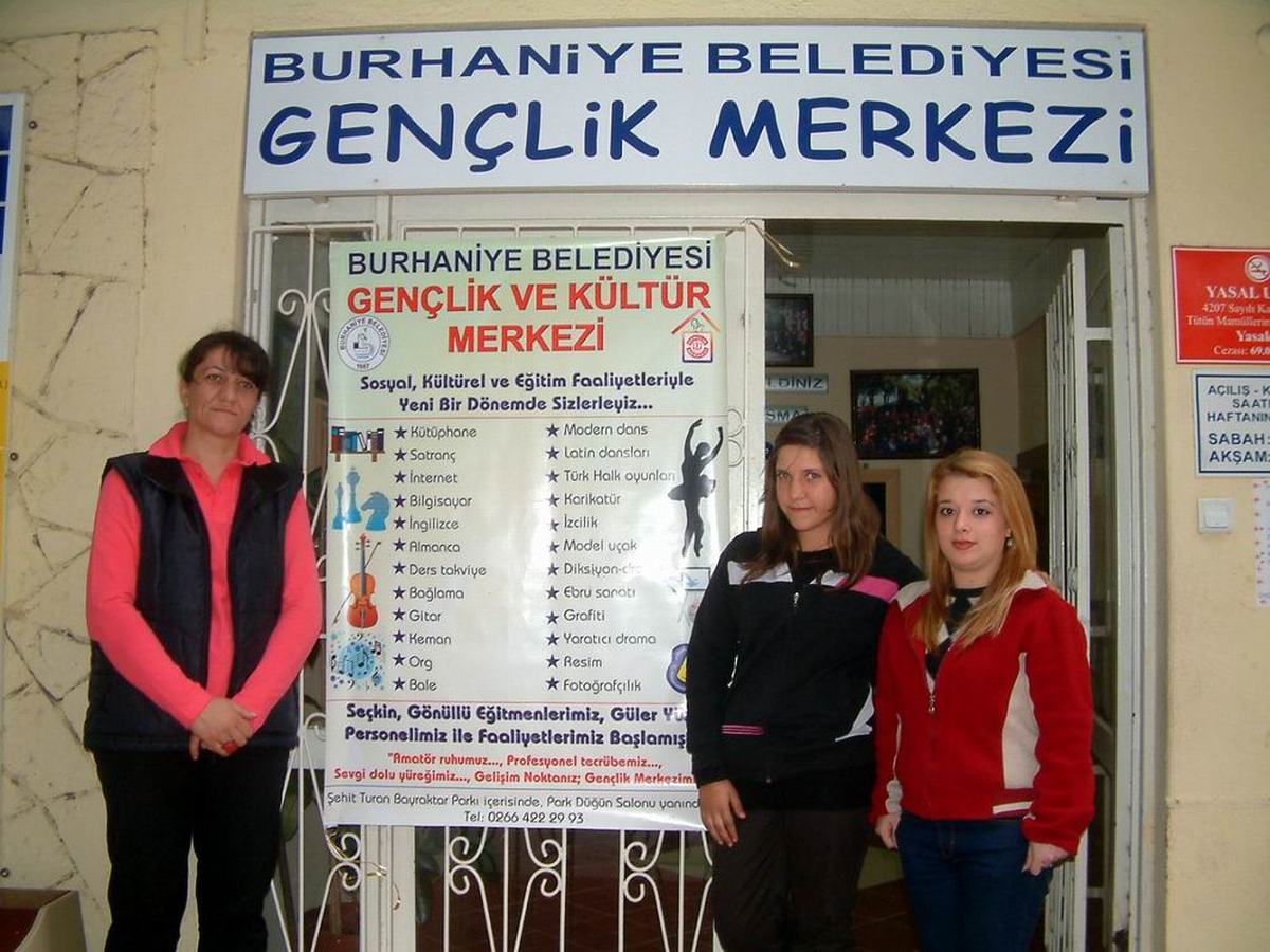 Burhaniye Gençlik Merkezi'nde Kurslar Pazartesi Başlayacak