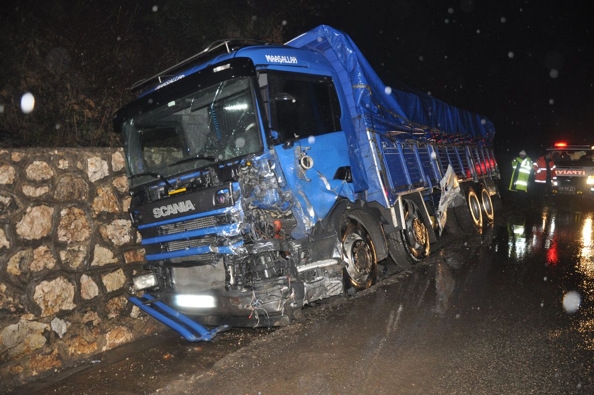 Bursa'da Trafik Kazası: 2 Yaralı