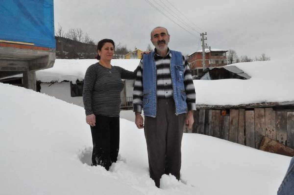 Çatıya 'Seni Seviyorum' Yazarak Eşinin Sevgililer Günü'nü Kutladı