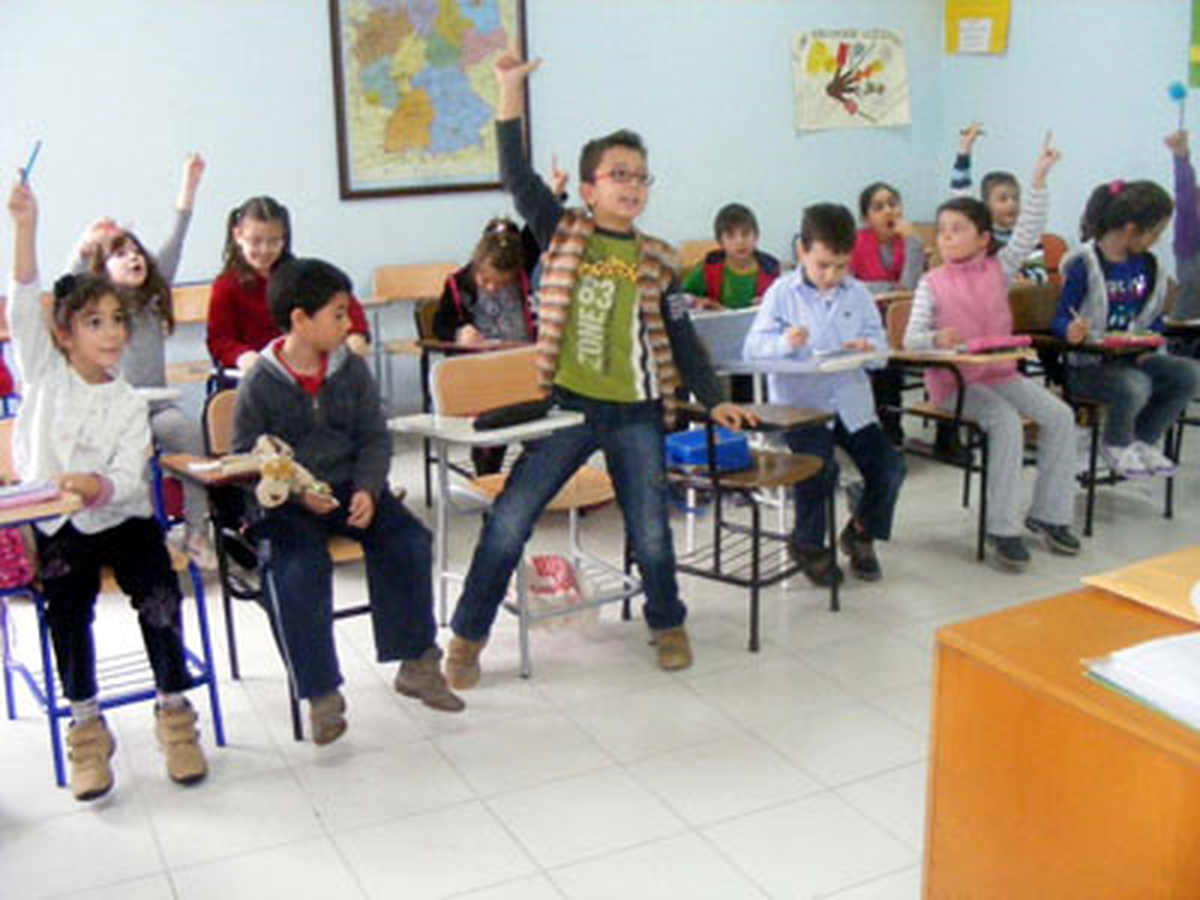 ÇOMÜ Miniklere İngilizce Öğretiyor