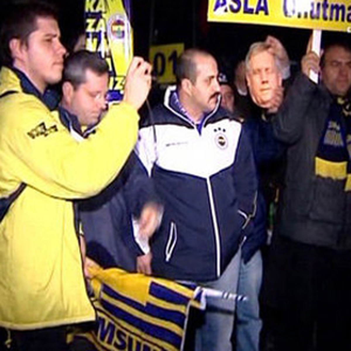 Fenerbahçe Taraftarı Sabahın İlk Işıklarında Yollara Düştü