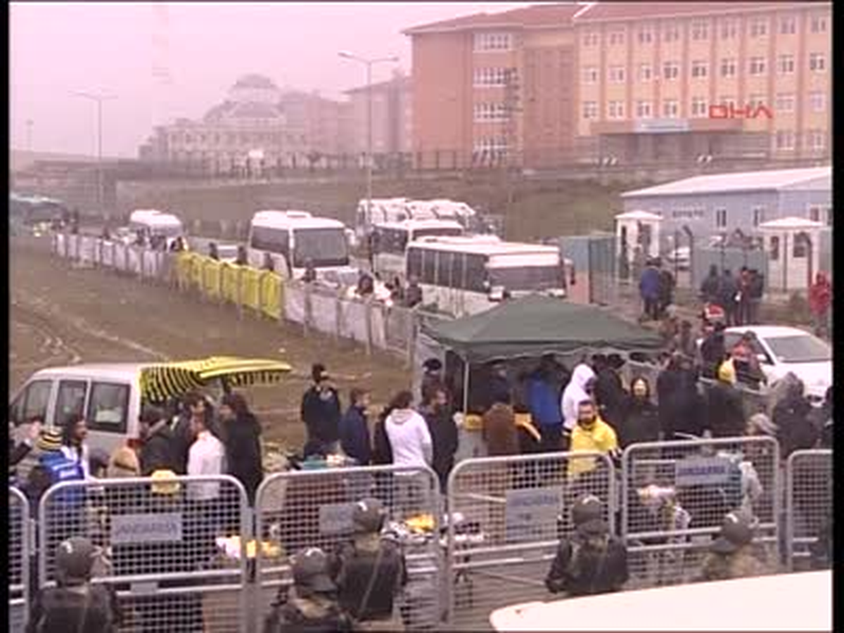 Fenerbahçeli İlk Taraftar Grubu Silivri\'ye Ulaştı