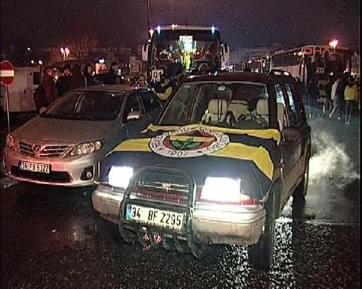 Fenerbahçeli Taraftarlar Kadıköy\'den Silivri\'ye Konvoy Oluşturdu
