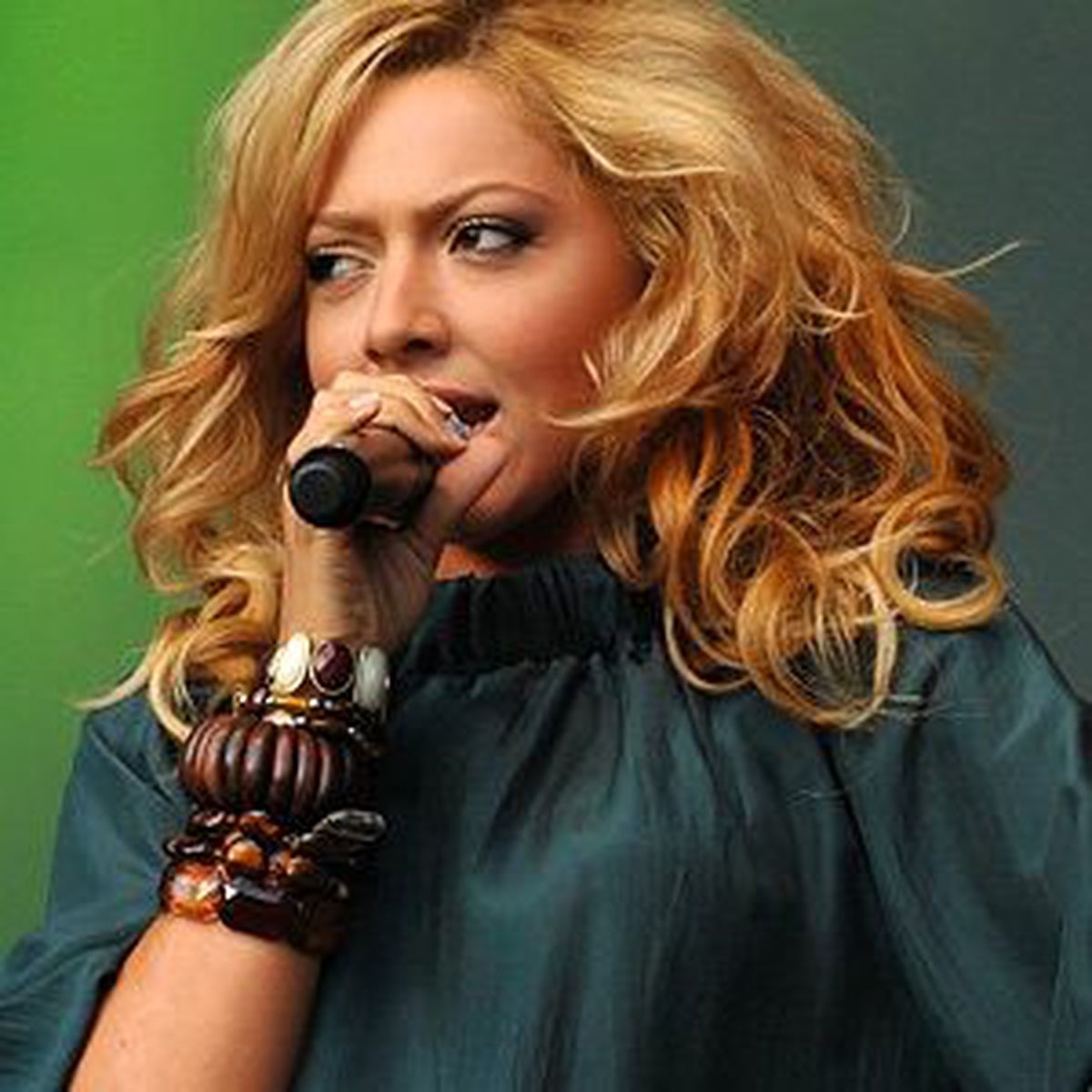 Hadise ve Demet Akalın\'dan Uludağ\'da Konser
