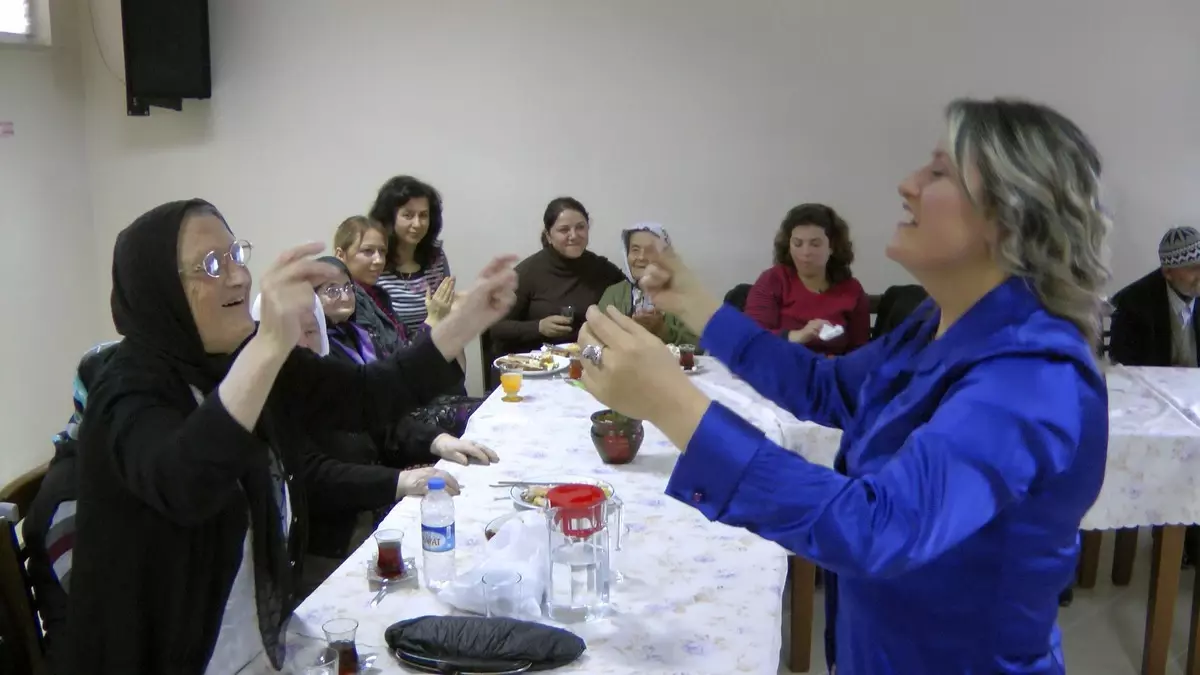 Huzurevi Sakinleri Sevgililer Gününü Kutladı