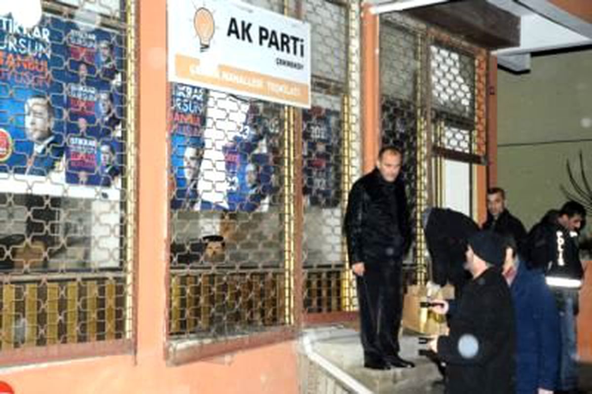 İstanbul\'da İki İlçede Ses Bombalı Saldırı