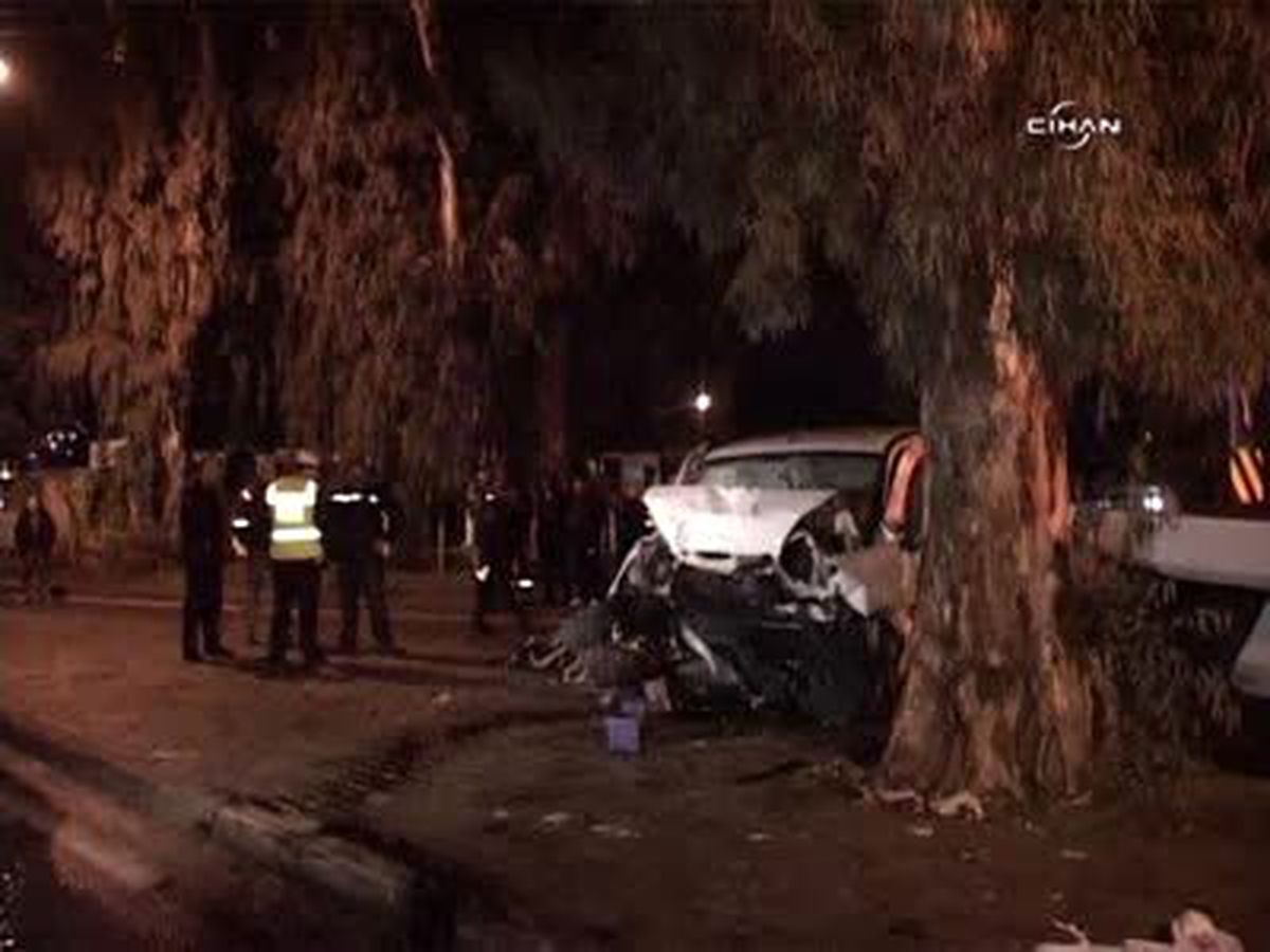İzmir\'de Trafik Kazası: 1 Ölü, 2 Yaralı