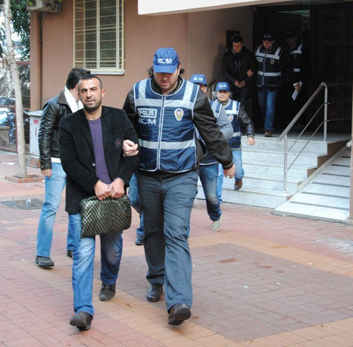 İzmir\'de Uyuşturucu Operasyonu