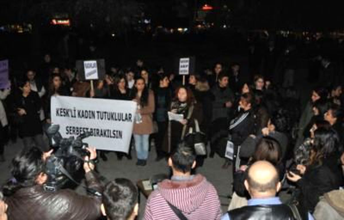 Kadınlar Sevgililer Gününü Protesto Etti