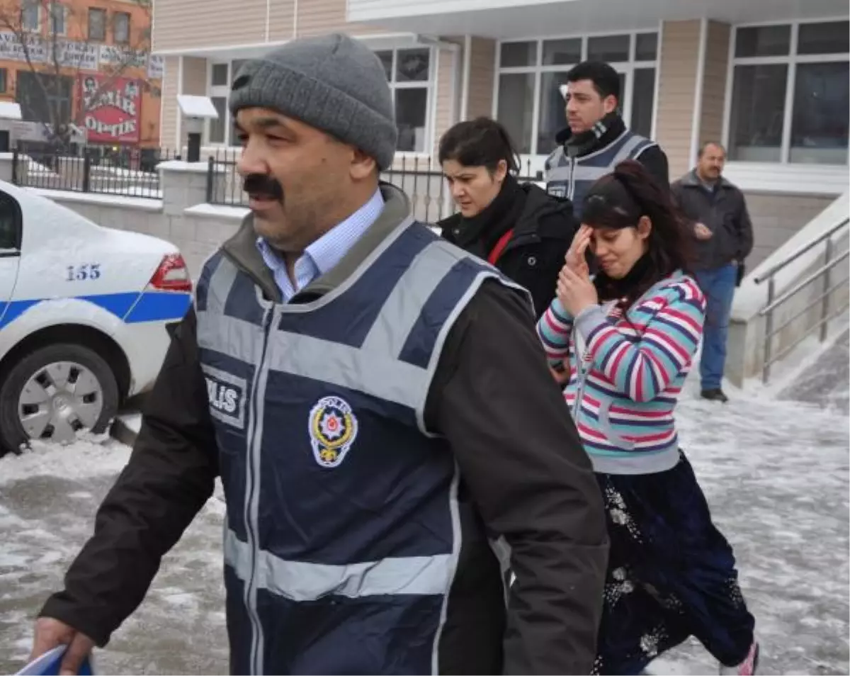 Kapıları Saç Tokası ile Açan 3 Kadın, 5 Bin TL\'lik Altın Çaldı