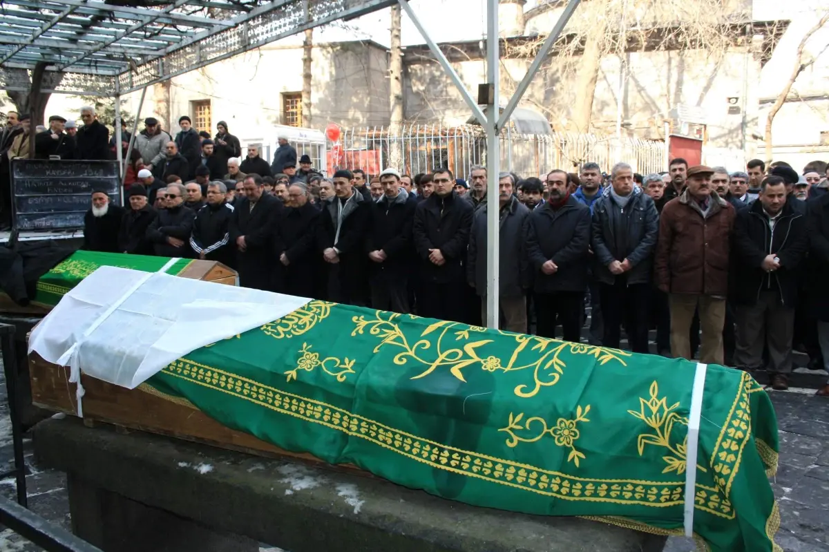 Karbonmonoksit Gazından Zehirlenen Çift Defnedildi