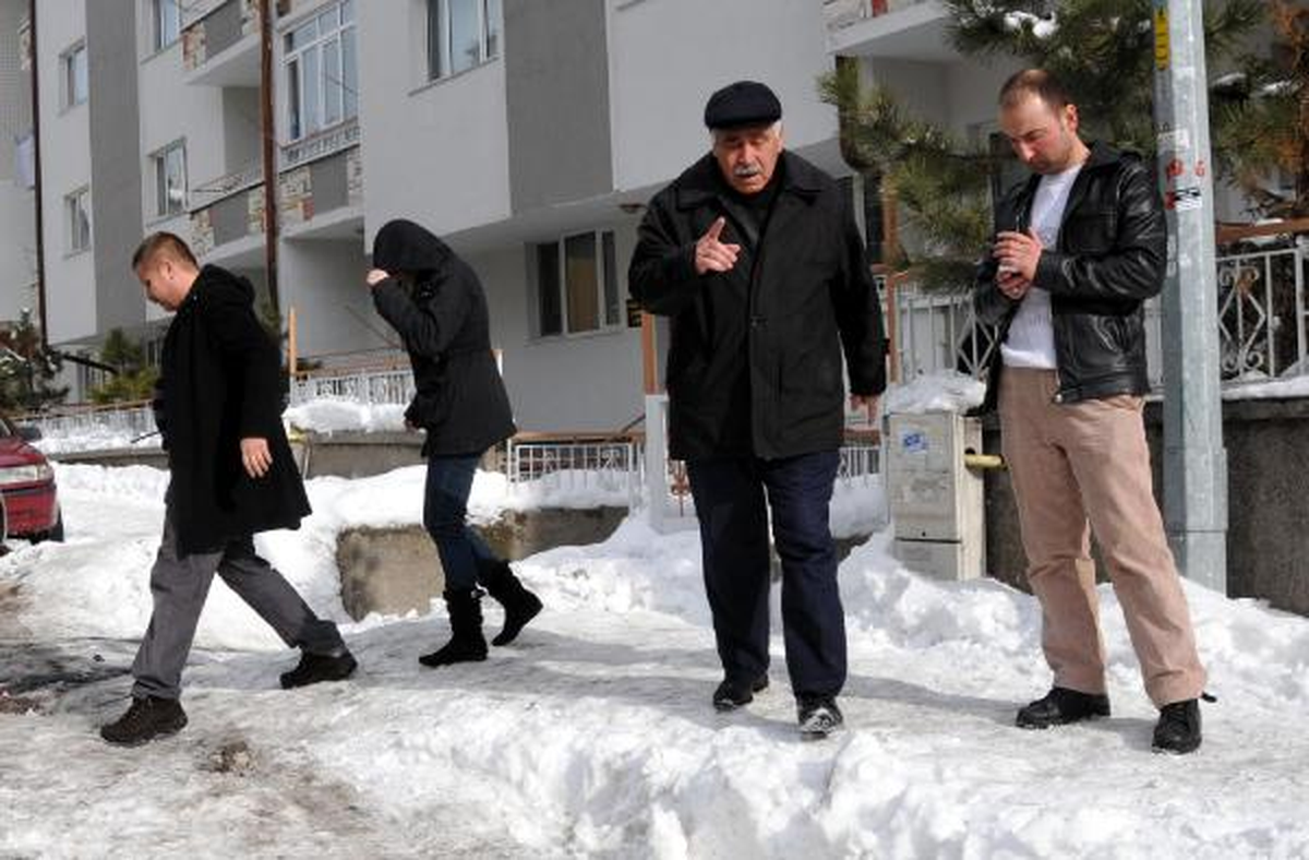 Kız Arkadaşının Evine Giden Genç, Ağabey Kurşunu ile Yaralandı