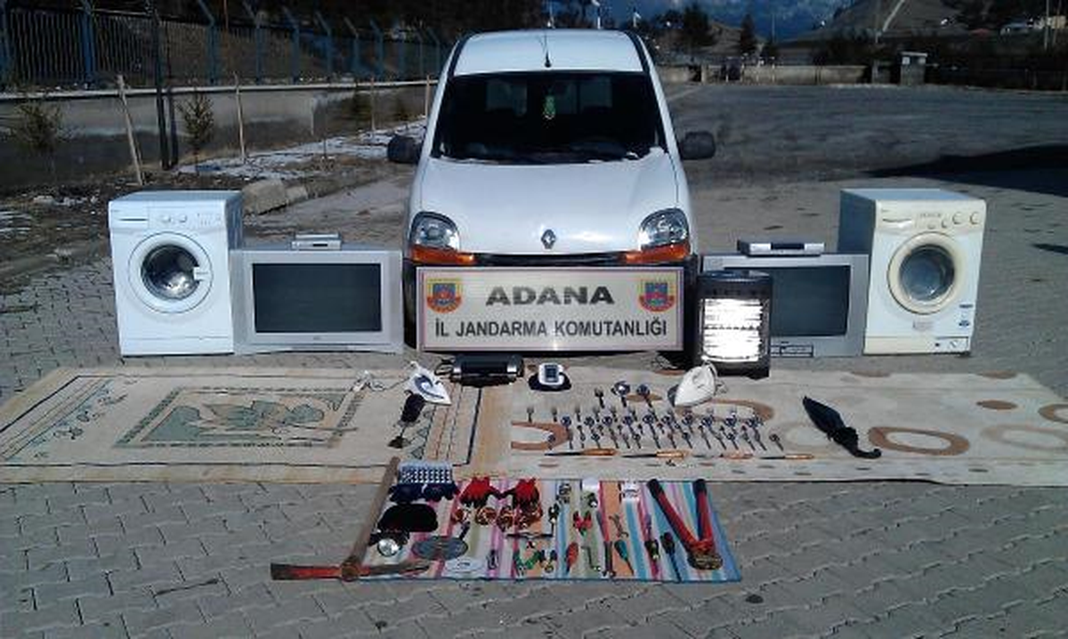 Köy Köy Gezdikleri Araçla 30 Evi Soydular