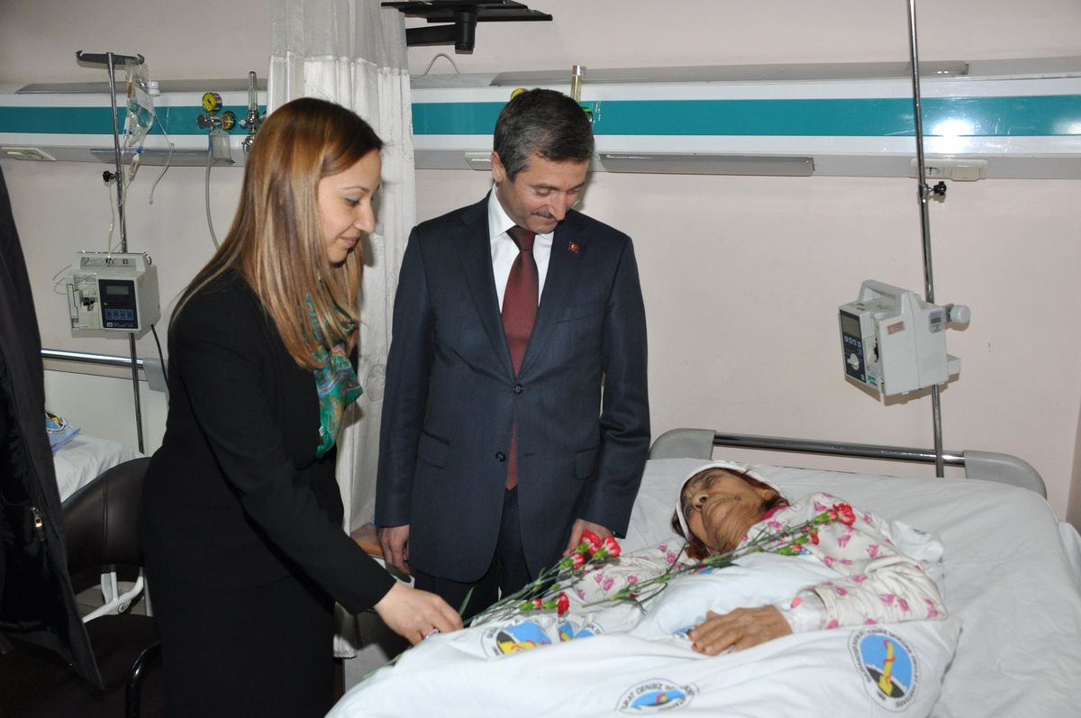 Milletvekili Bakbak ve Başkan Tahmazoğlu\'ndan Hastane Ziyareti