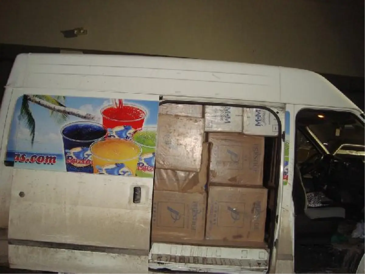 Minibüste 46 Bin 500 Paket Kaçak Sigara Ele Geçirildi