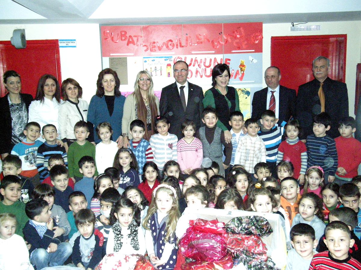 Miniklerden Vanlı Yaşıtlarına 'Sevgi' Hediyeleri