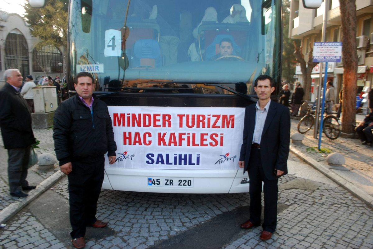 Salihli\'den İlk Umreciler Uğurlandı