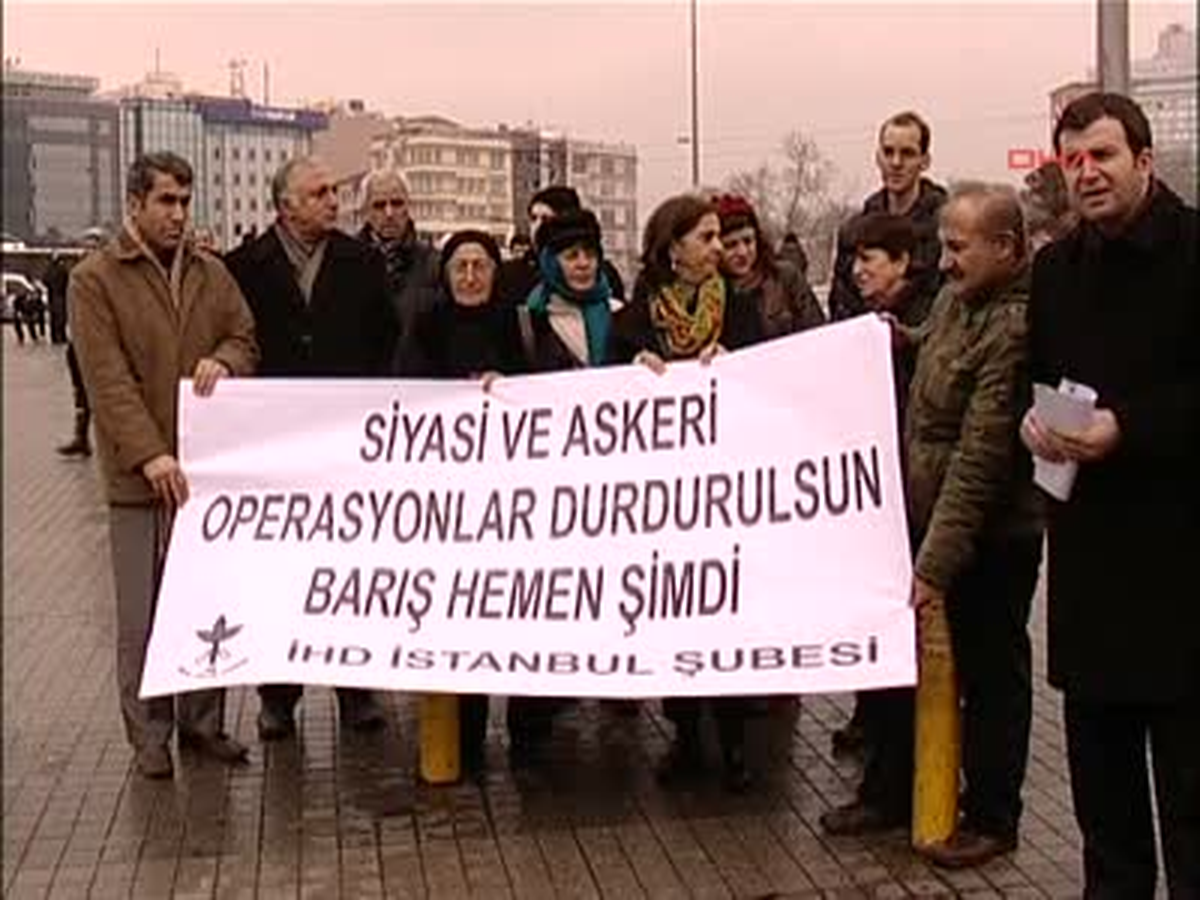 Taksim'de Kck Operasyonlarına Protesto