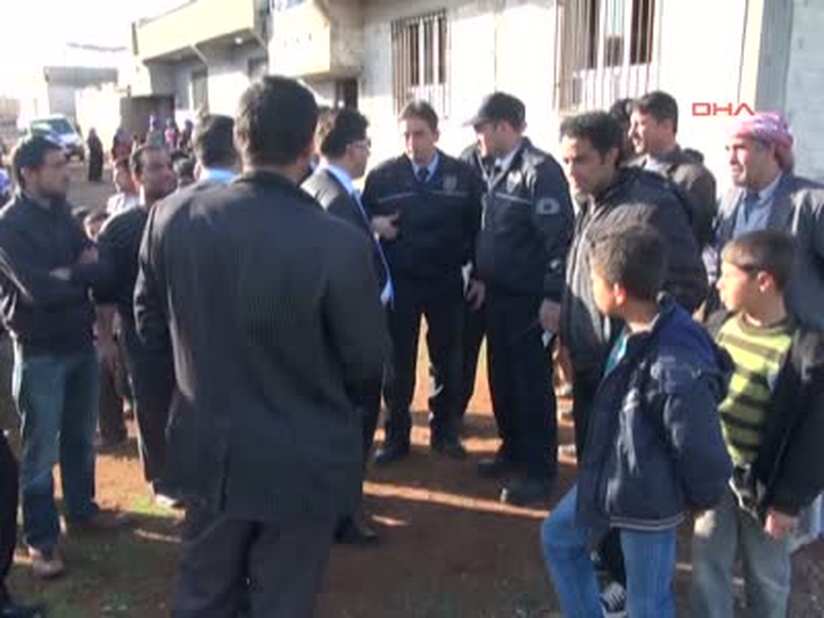 Tarlasından Geçen Komşusunu Tabancayla Vurdu