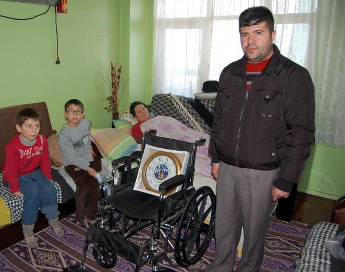 Taşköprü'de 2 Hastaya Tekerlekli Sandalye Yardımı