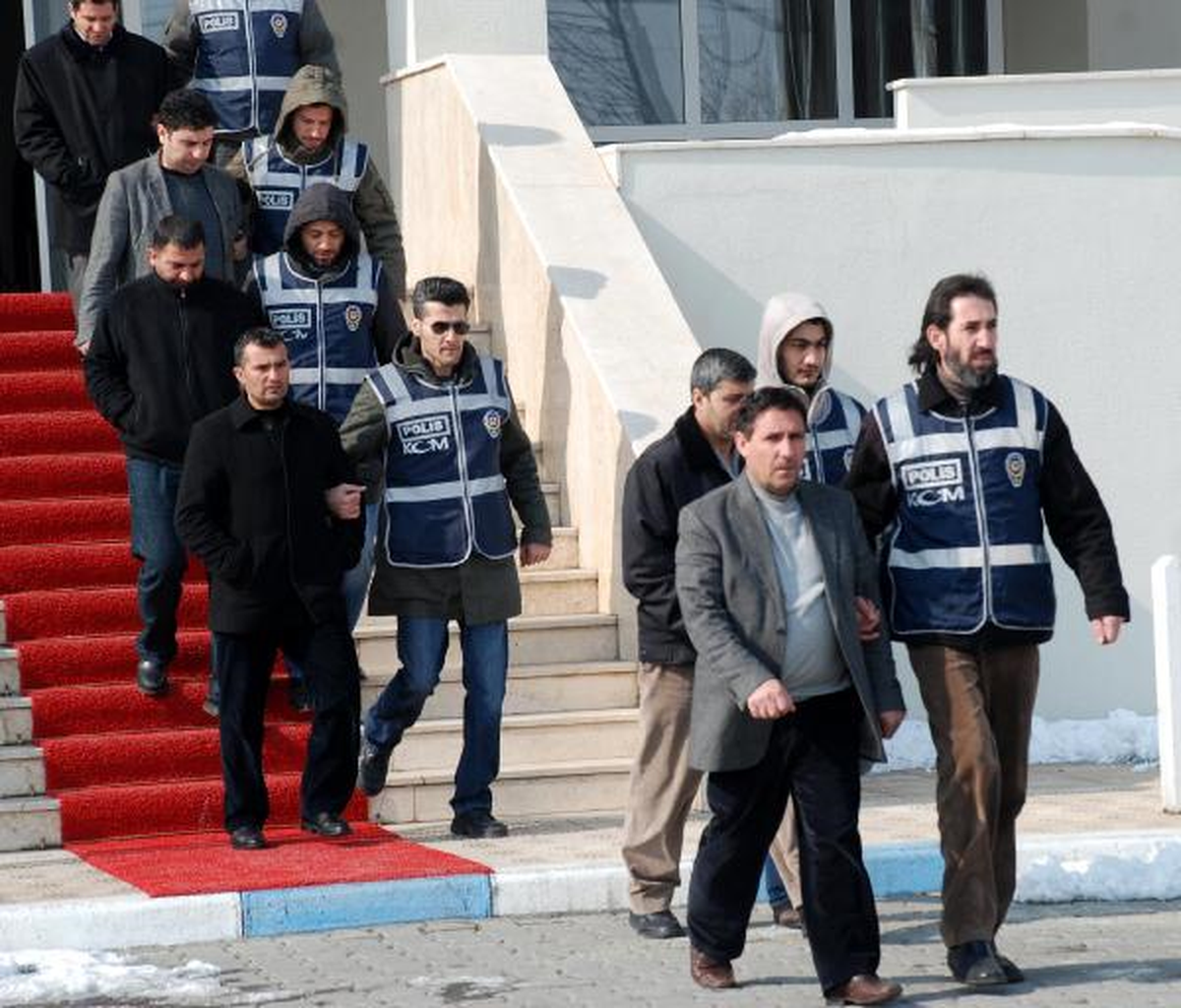 Tefeci Operasyonunda 9 Kişi Serbest, 8 Kişinin Sorgusu Sürüyor