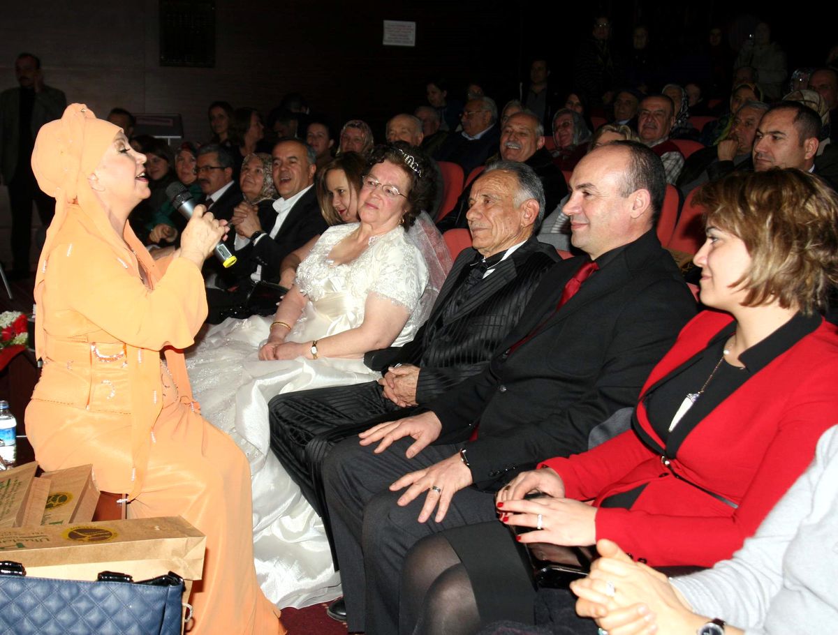 Uşak Belediyesi Evlilikte 50 Yılını Dolduran Çiftlere Sevgililer Günü Etkinliği Düzenledi