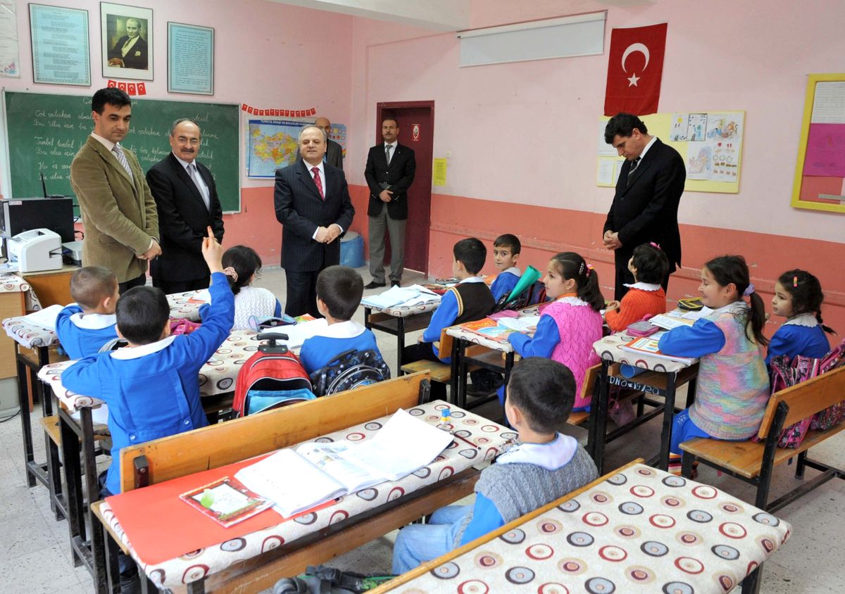 Vali Çakacak Okulları İnceledi
