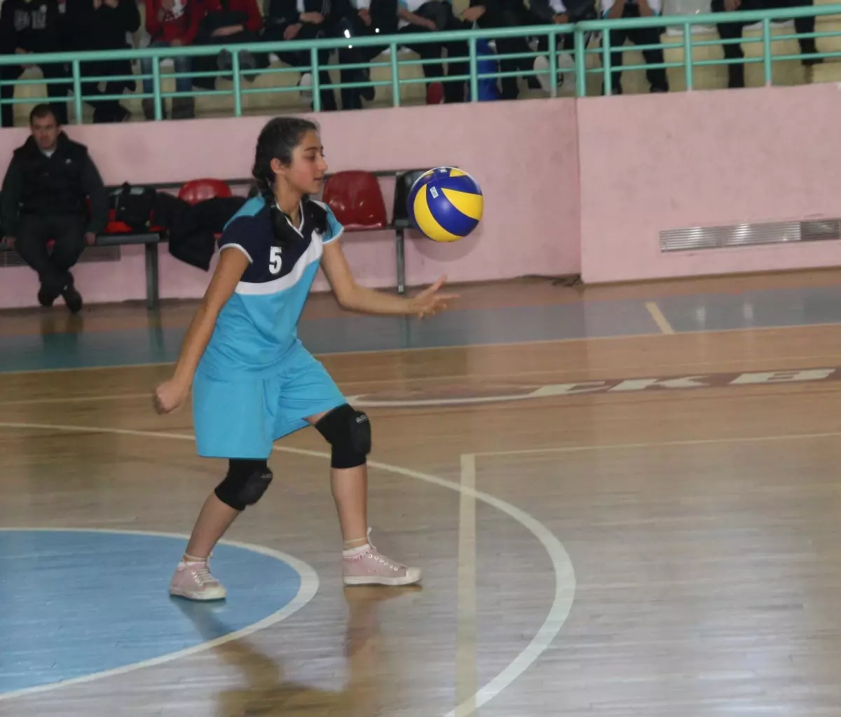 Yozgat İlköğretim Okulları Voleybol Turnuvası Sürüyor
