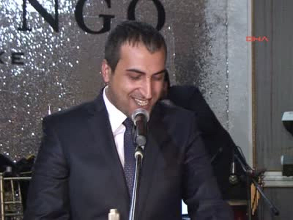 120 Çift, Sevgililer Günü\'nde Evlendikleri Salonda Eğlendi