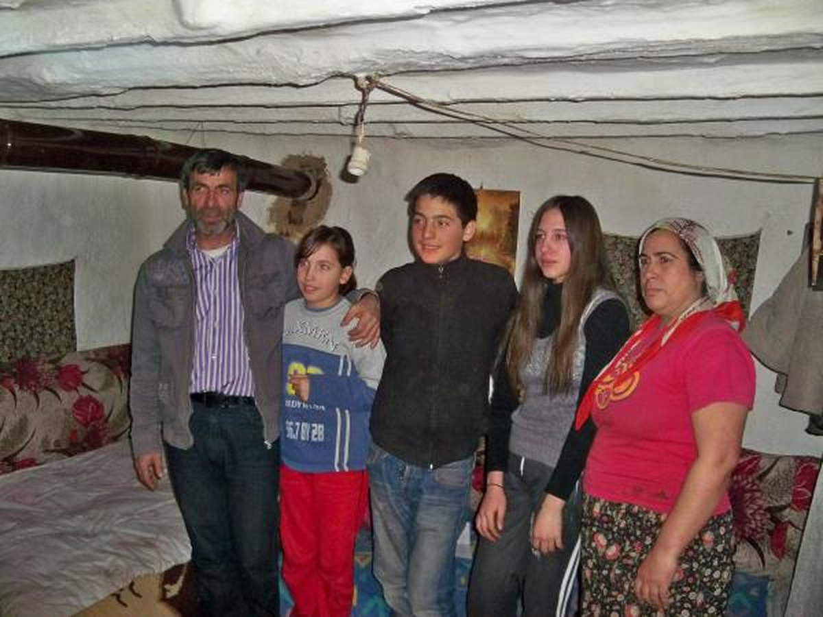 3 Çocuğuna 15 Yıldır Kimlik Çıkaramıyor