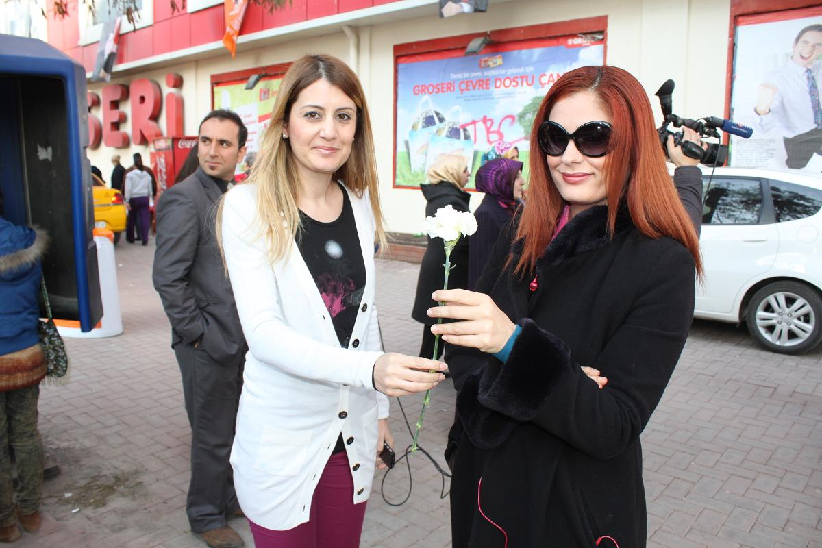 Ak Partili Kadınlardan Örnek Davranış