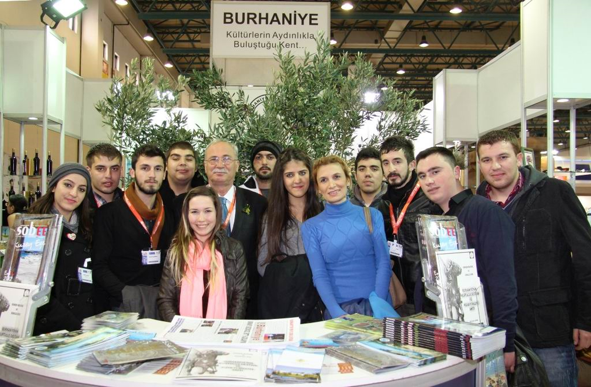 Başkan Akova\'ya Üniversiteli Teşekkürü
