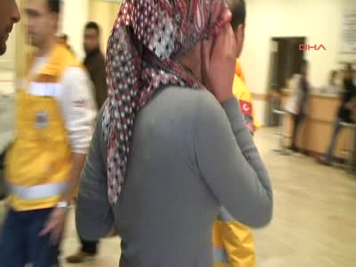 Boğazına Bıçak Dayayıp Bileziklerini Gasp Ettiler
