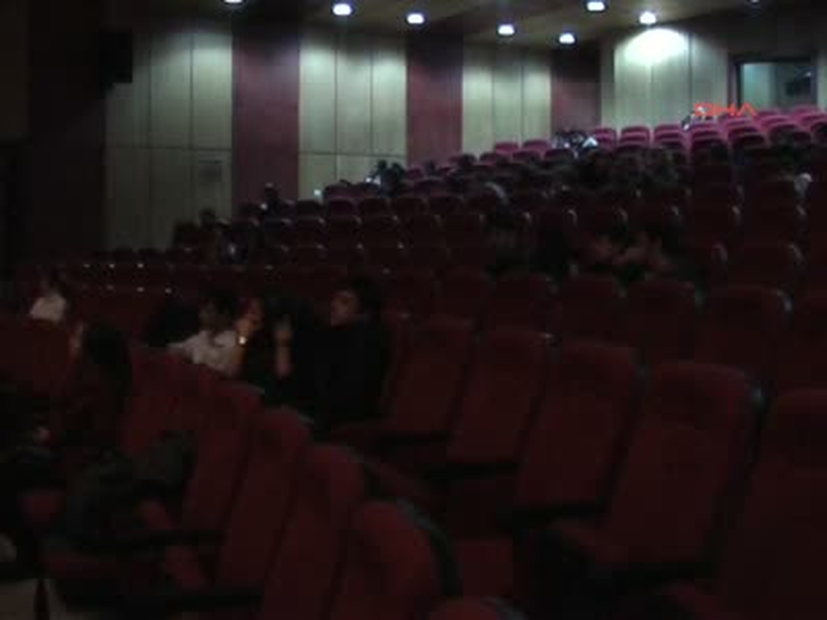 Boş Salonda Kültürlerin Dansı