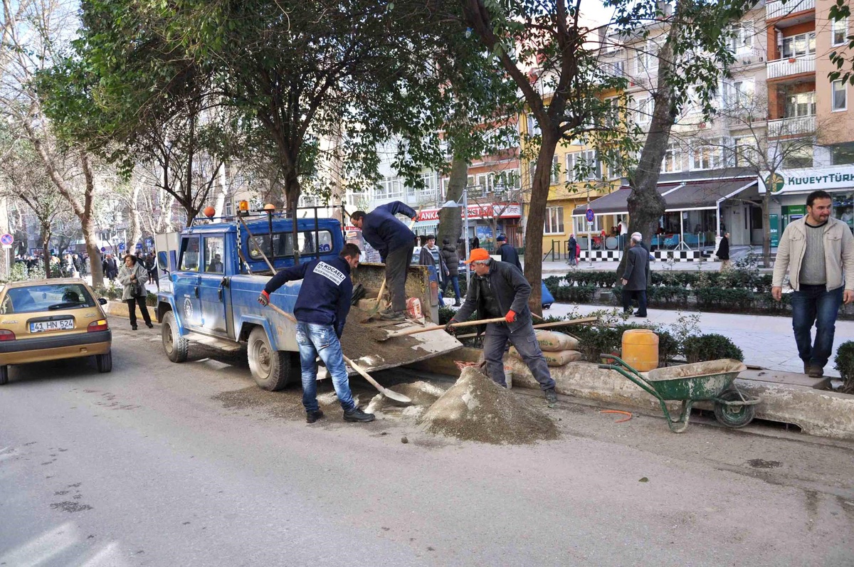 Büyükşehir Belediyesi, Kar Sonrası Yolları Bakıma Aldı