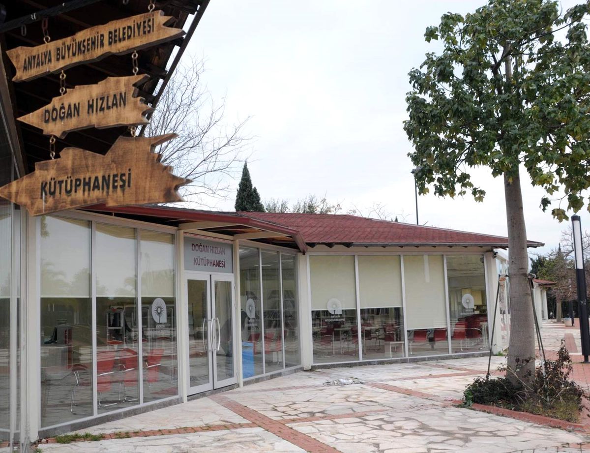 Doğan Hızlan Kütüphanesi Açılıyor