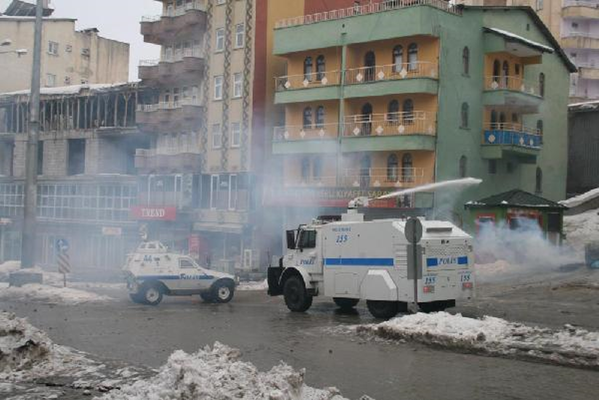 Doğu ve Güneydoğu\'da Kepenkler Kapalı (3)