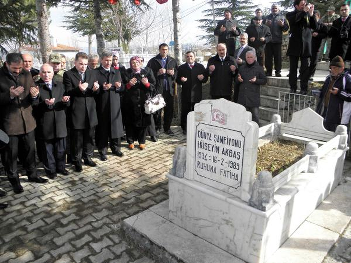 Dünya Şampiyonu Akbaş Memleketinde Anıldı