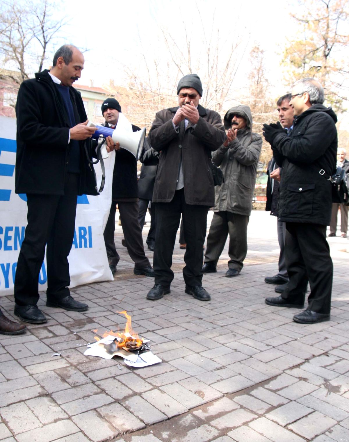 Eğitim-Sen Uşak Şubesi\'nden Maaş Zammı Protestosu